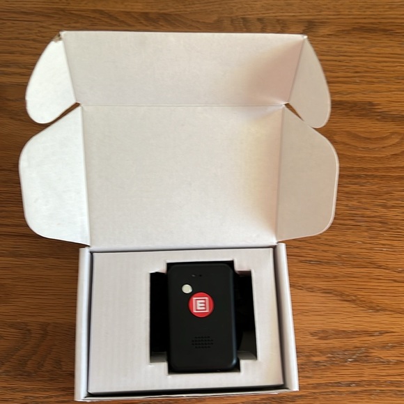 FastHelp™ Medical Alert Device 4G - NO Monthly FEES - Picture 6 of 9